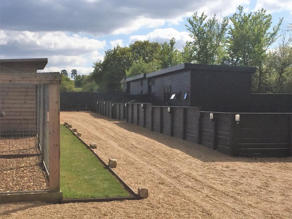 Willow Court Farm The Lodge & Petting Farm, 8 Mins From Legoland & Windsor, 15 Mins From Lapland Uk Esterno foto